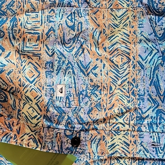 Quicksilver Regular Fit Heyday Men's Small button down shirt NWT - Picture 2 of 5